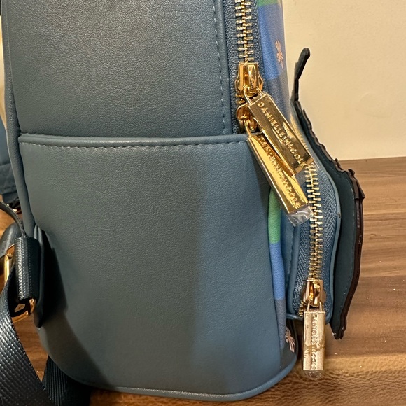 Fox and the Hound Danielle Nicole backpack - Picture 6 of 7